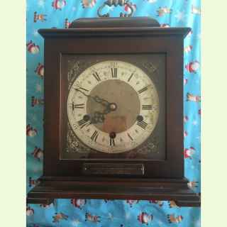 Mechanical Westminster Chime Traditional Wooden Mantel Presental Clock with Carryring Handle.